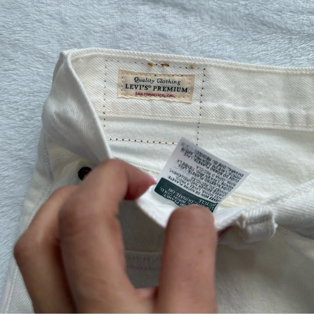 Levi’s Premium 501 White Cutoff Denim Shorts Mid Rise Frayed Hem NWT - Picture 5 of 7